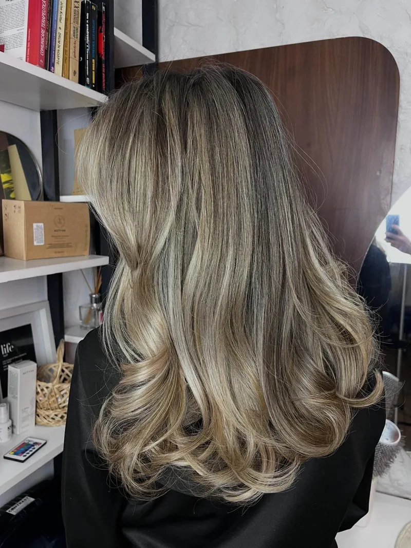 Balayage, văzut din spate